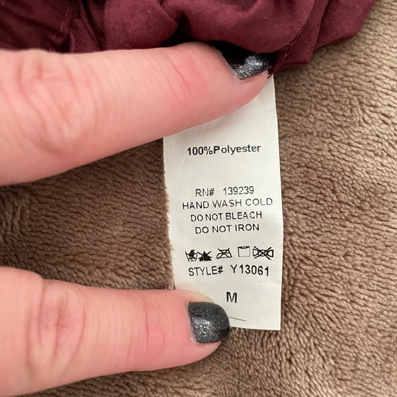 DO+BE Burgundy Off Shoulder Blouse size M - Picture 7 of 7